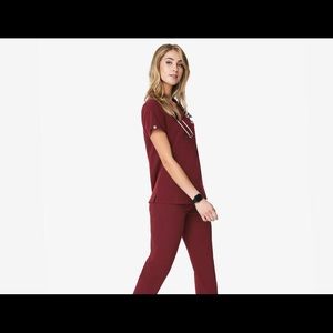 Medium Figs Set in Burgundy